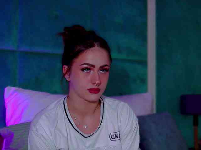 LucyLexton webcam