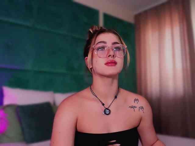 LucyLexton webcam