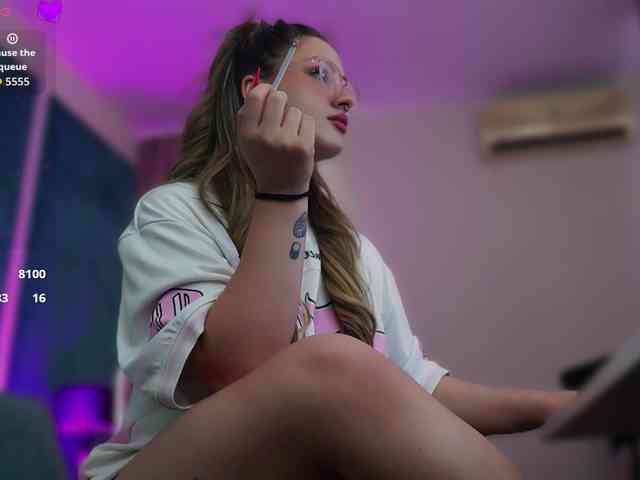 LucyLexton webcam