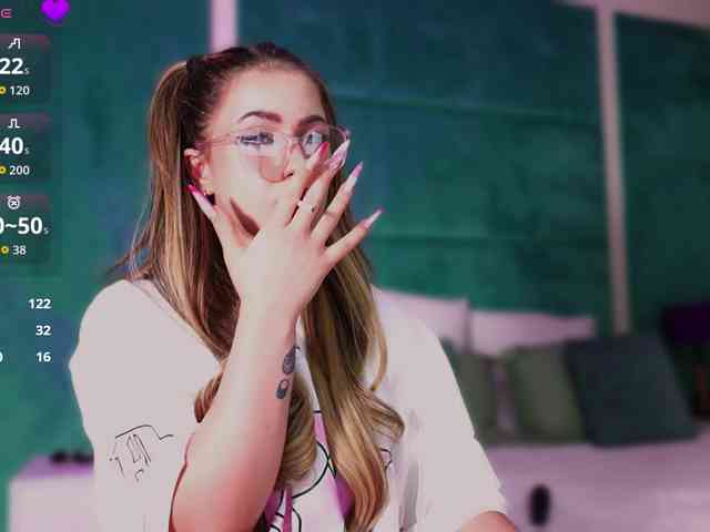 LucyLexton webcam
