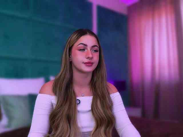 LucyLexton webcam