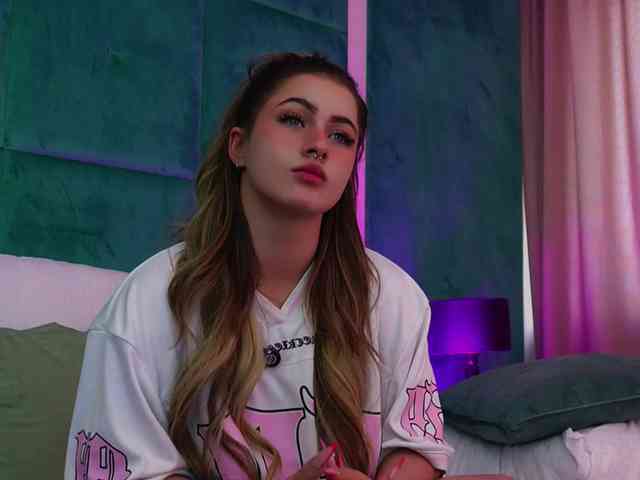 LucyLexton webcam