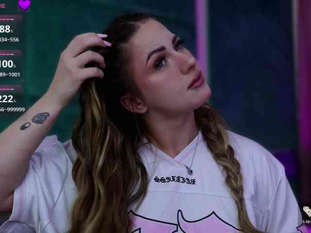 LucyLexton webcam