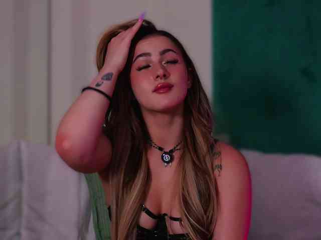 LucyLexton webcam