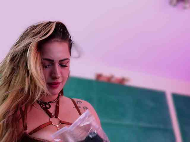LucyLexton webcam