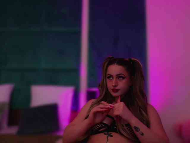LucyLexton webcam