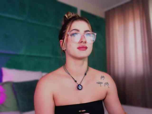 LucyLexton webcam
