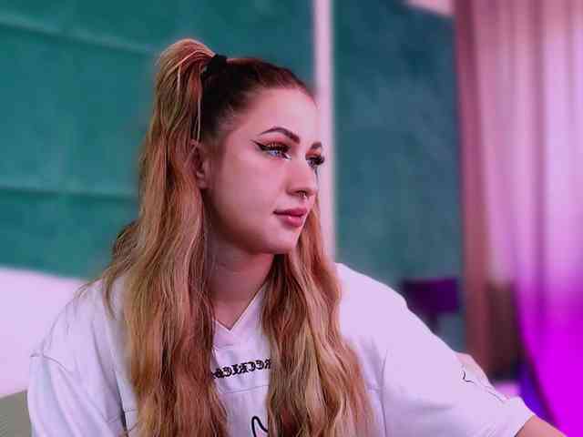 LucyLexton webcam