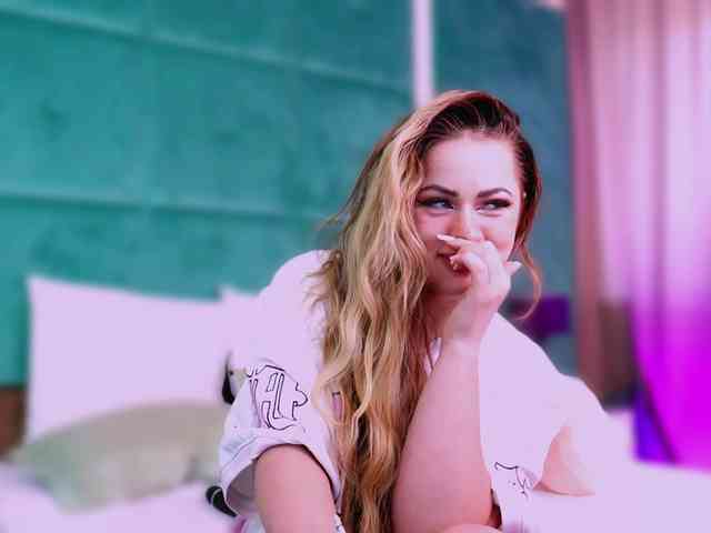 LucyLexton webcam