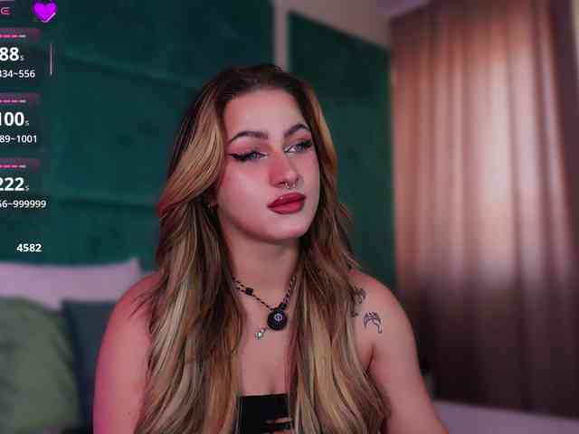 LucyLexton webcam