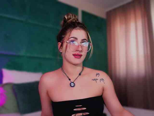 LucyLexton webcam