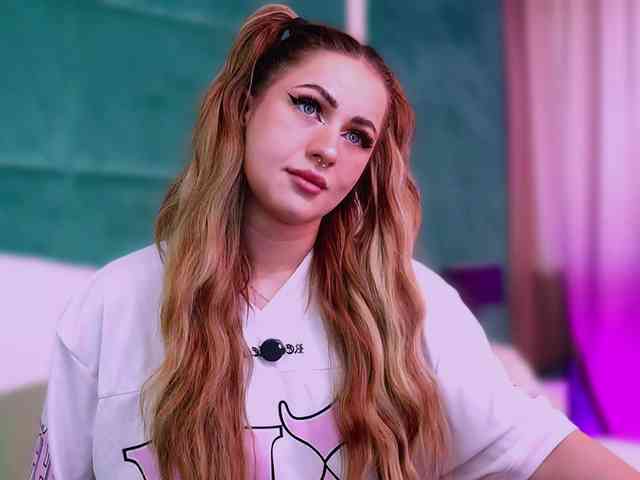 LucyLexton webcam