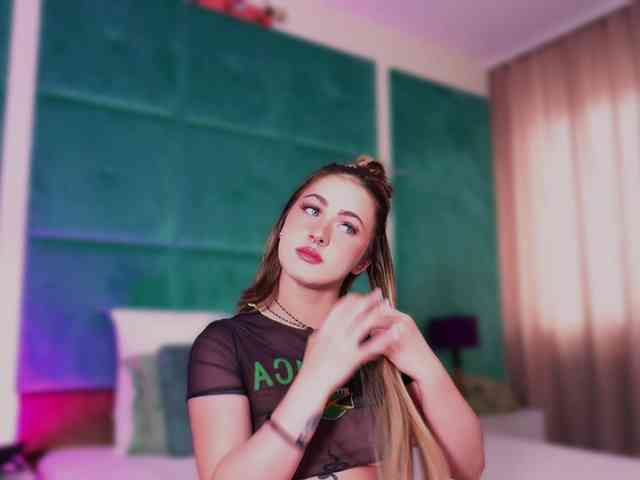 LucyLexton webcam