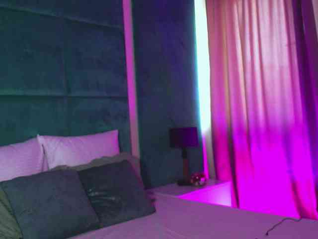 LucyLexton webcam