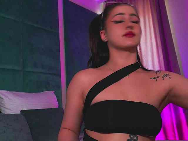 LucyLexton webcam