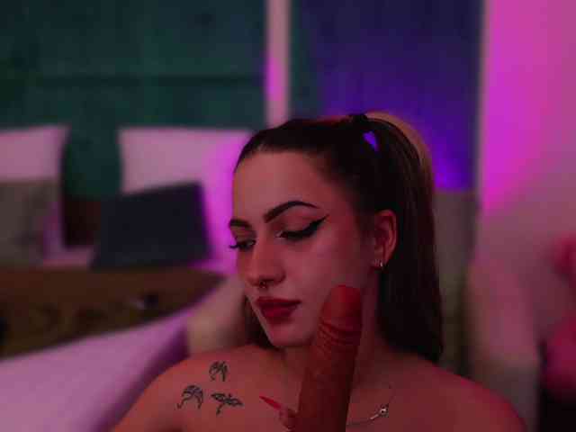 LucyLexton webcam