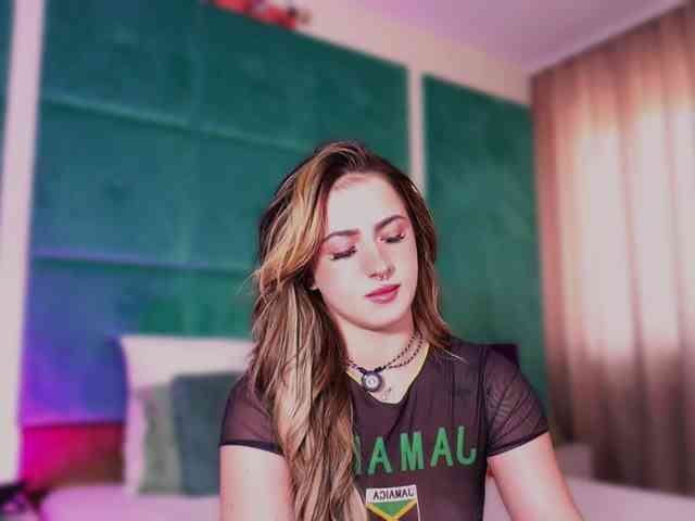 LucyLexton webcam