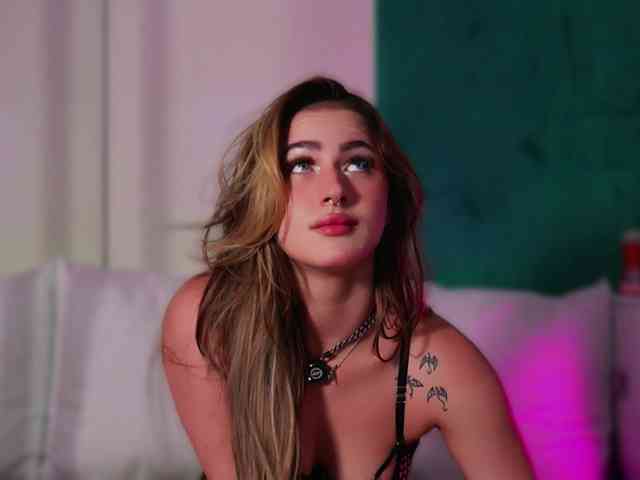 LucyLexton webcam