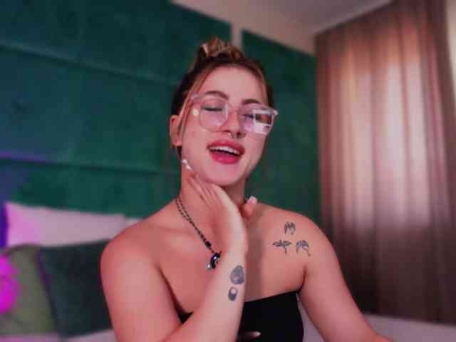LucyLexton webcam
