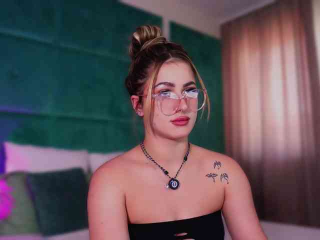 LucyLexton webcam