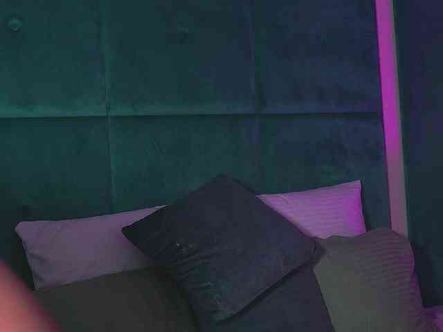 LucyLexton webcam