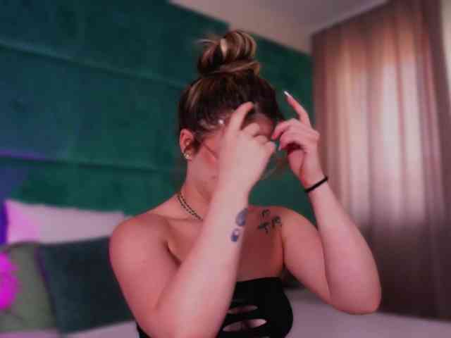 LucyLexton webcam