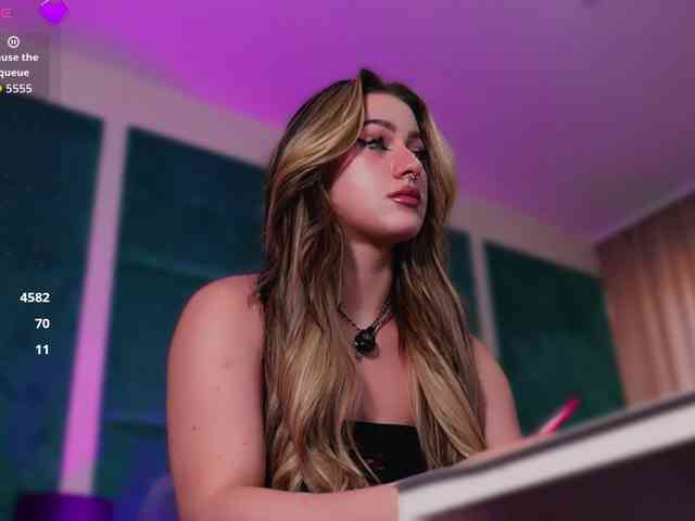 LucyLexton webcam