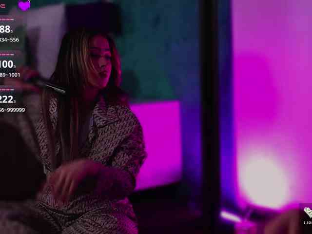 LucyLexton webcam