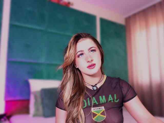 LucyLexton webcam