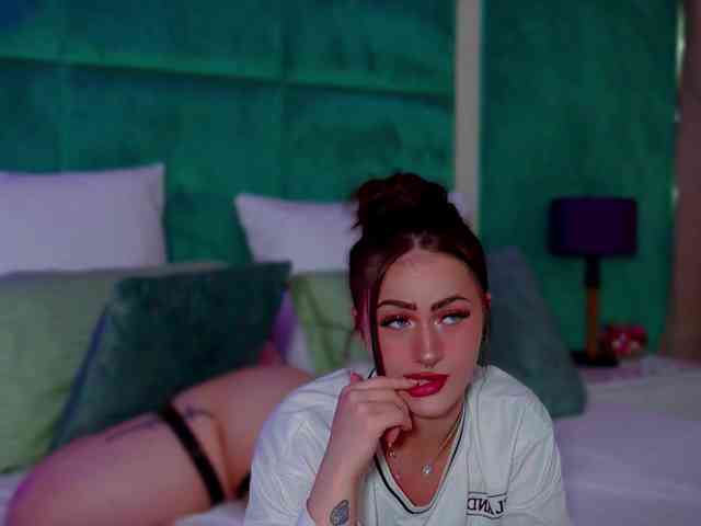LucyLexton webcam