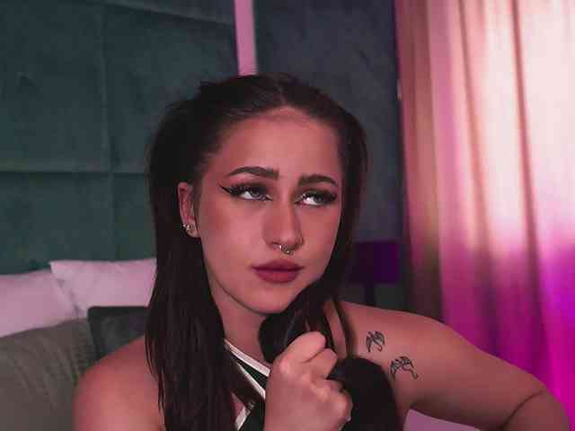 LucyLexton webcam