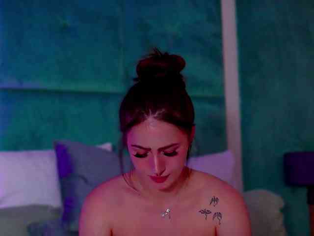 LucyLexton webcam