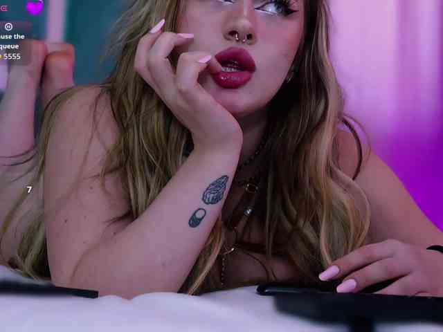 LucyLexton webcam