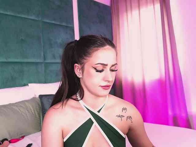 LucyLexton webcam