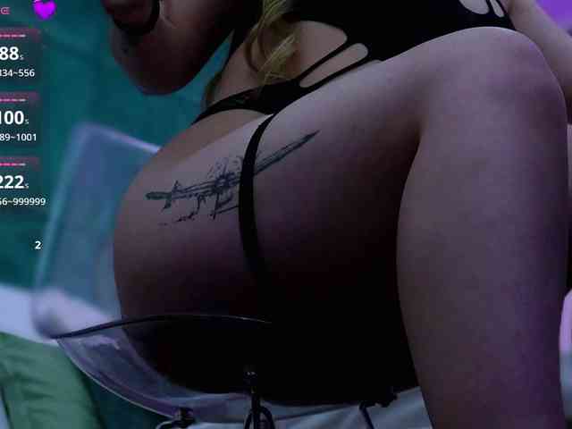 LucyLexton webcam