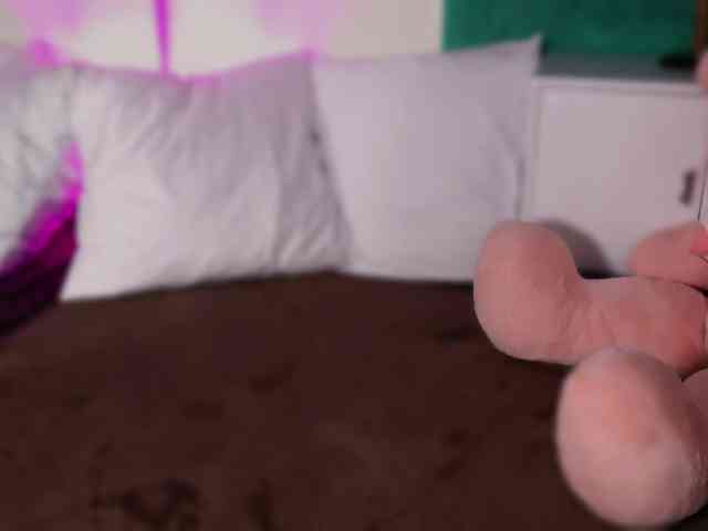 LucyLexton webcam