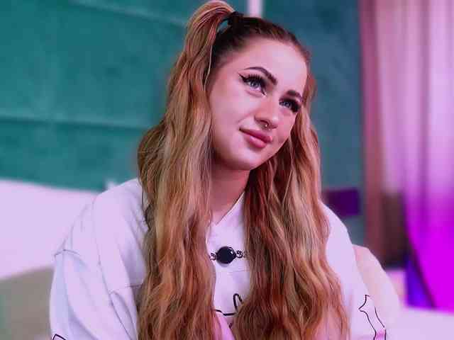 LucyLexton webcam