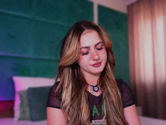 LucyLexton webcam