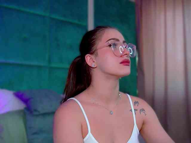 LucyLexton webcam