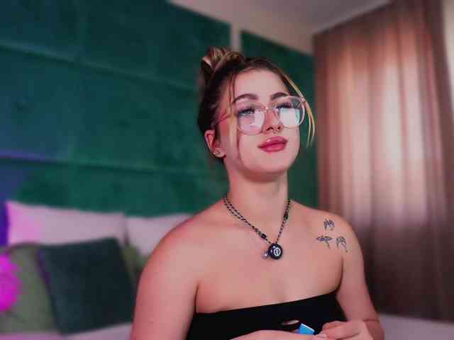 LucyLexton webcam