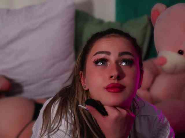 LucyLexton webcam