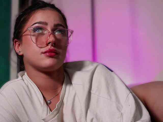 LucyLexton webcam