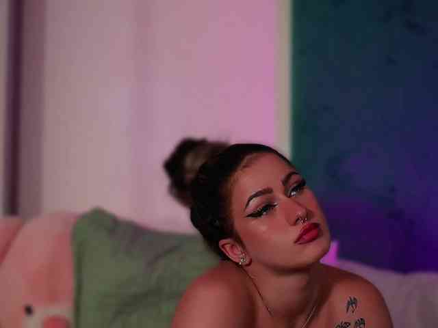 LucyLexton webcam