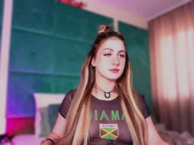 LucyLexton webcam