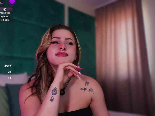 LucyLexton webcam