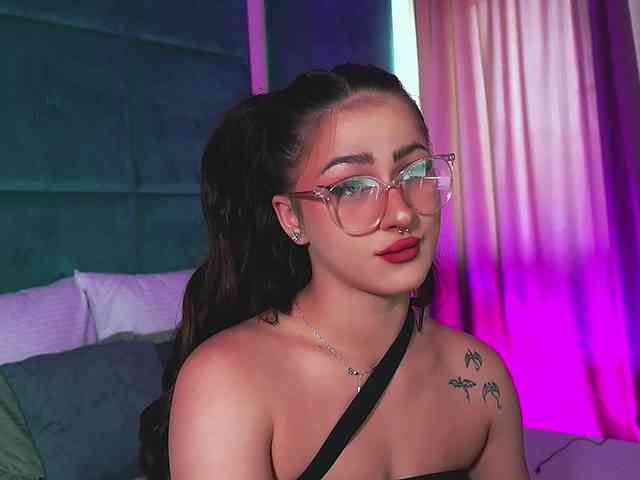 LucyLexton webcam