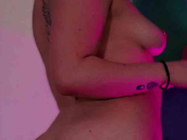 LucyLexton webcam