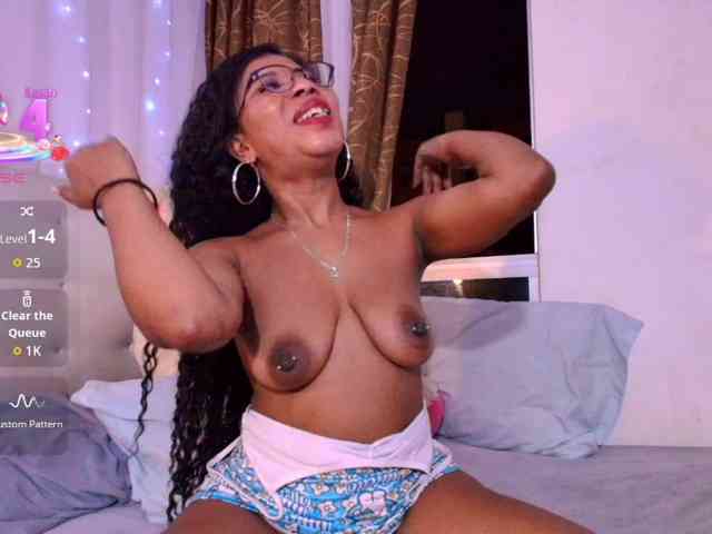 Yvonejoness webcam