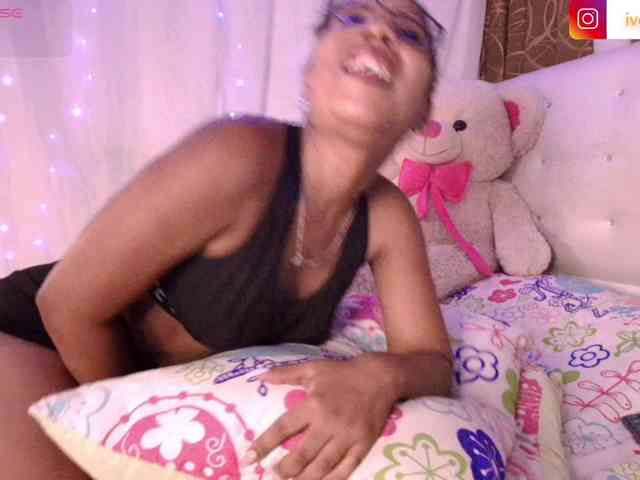 Yvonejoness webcam