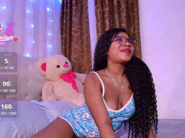 Yvonejoness webcam